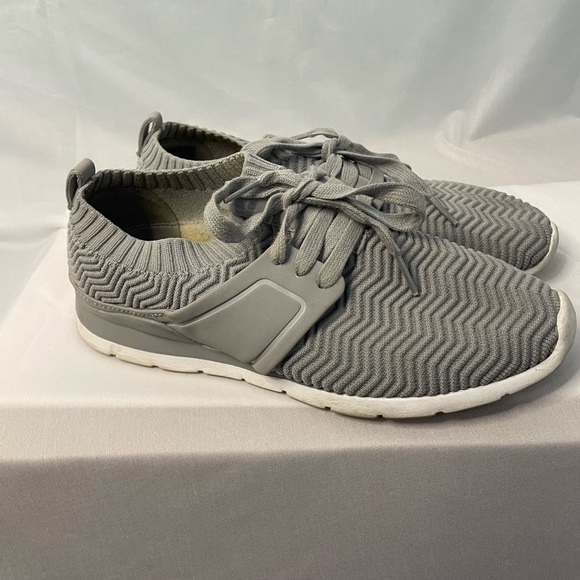 UGG Willows Sneaker Gray‎ Knit, Treadlite size 7 - Picture 1 of 12